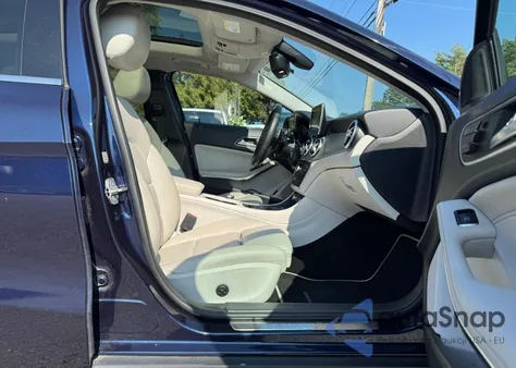 2017 Mercedes-Benz Gla 250 4Matic z USA, uszkodzony, nr VIN WDCTG4GB2HJ287820